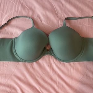 Victoria secret 34DD perfect coverage Brand new without tags never worn!